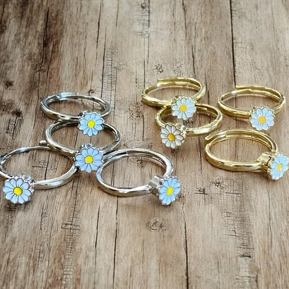 Adjustable Fidget Spinner Daisy Flower Rings - Picture 8 of 11